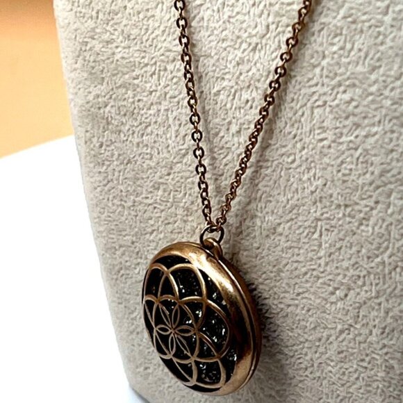 Vintage-Inspired Floral Medallion Necklace & Crystal-Studded Bracelet Set.  C5 - Picture 6 of 15